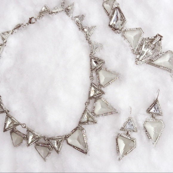 Chloe + Isabel Jewelry - Chloe + Isabel Glacial Edge Statement Necklace